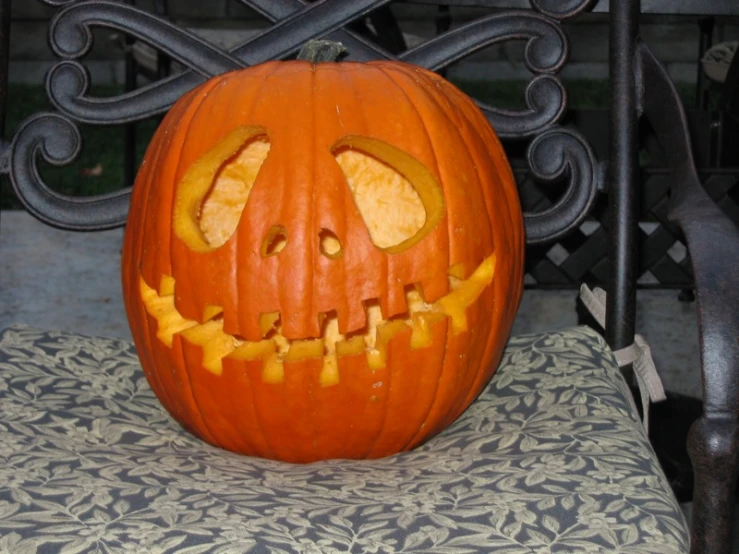 there is a pumpkin carved to look like it has eyes and teeth