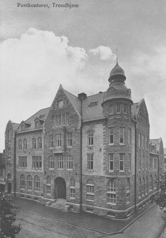 an old pograph of a big building that is in black and white