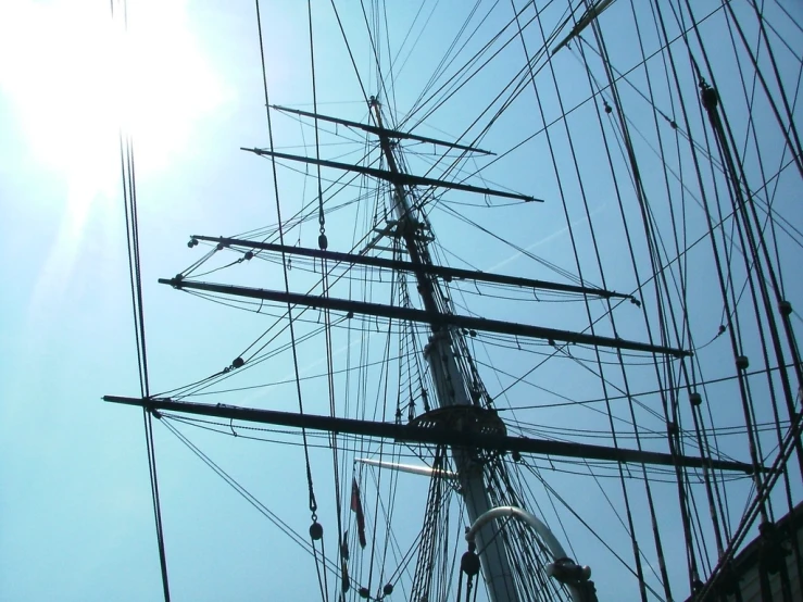 some cables are connected to the mast of a ship