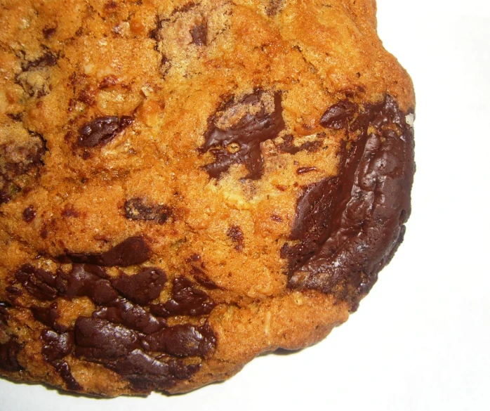 a cookie is on a plate with chocolate