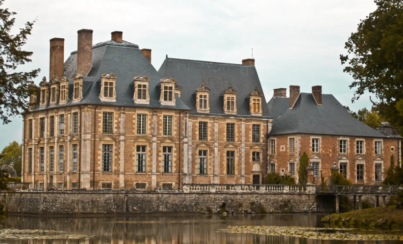 a very large castle near the water with many windows