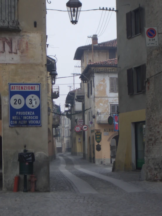 there are many buildings lining the street that can be seen