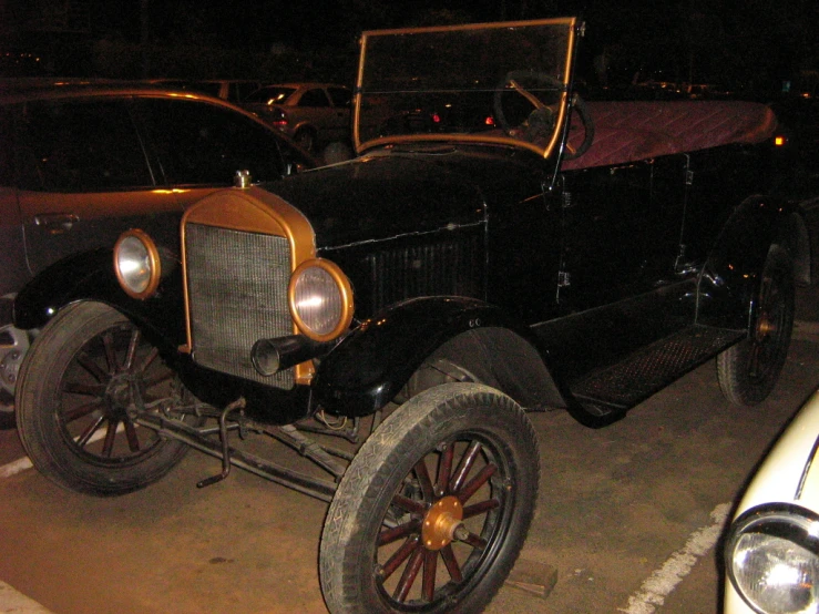 an old model car parked in the parking lot