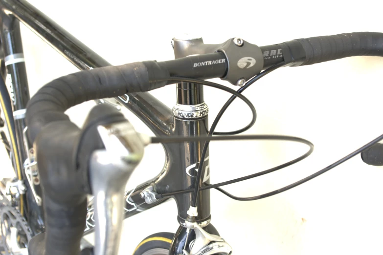 a bike with a handle bar and disc ke