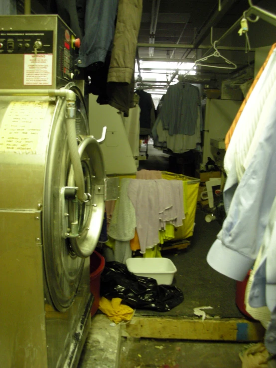a machine inside of a dirty laundry room
