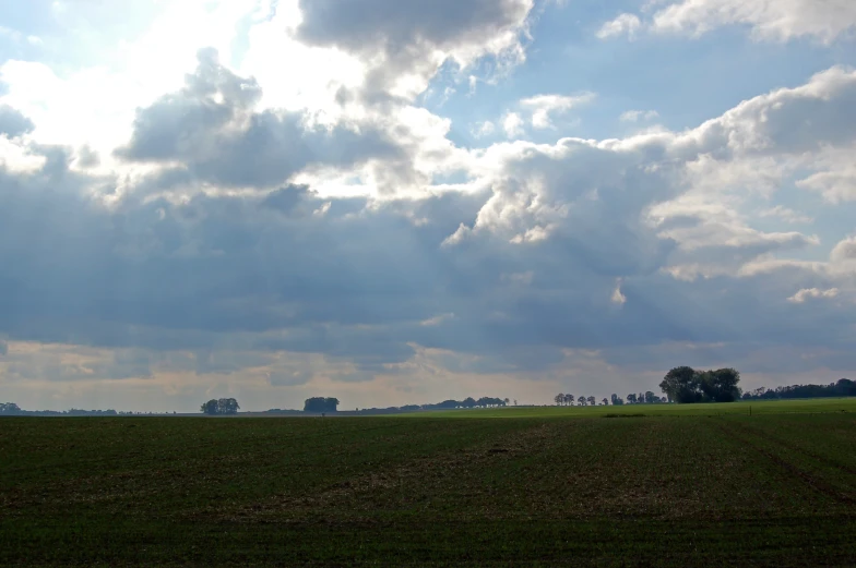 there is a sky that looks very cloudy