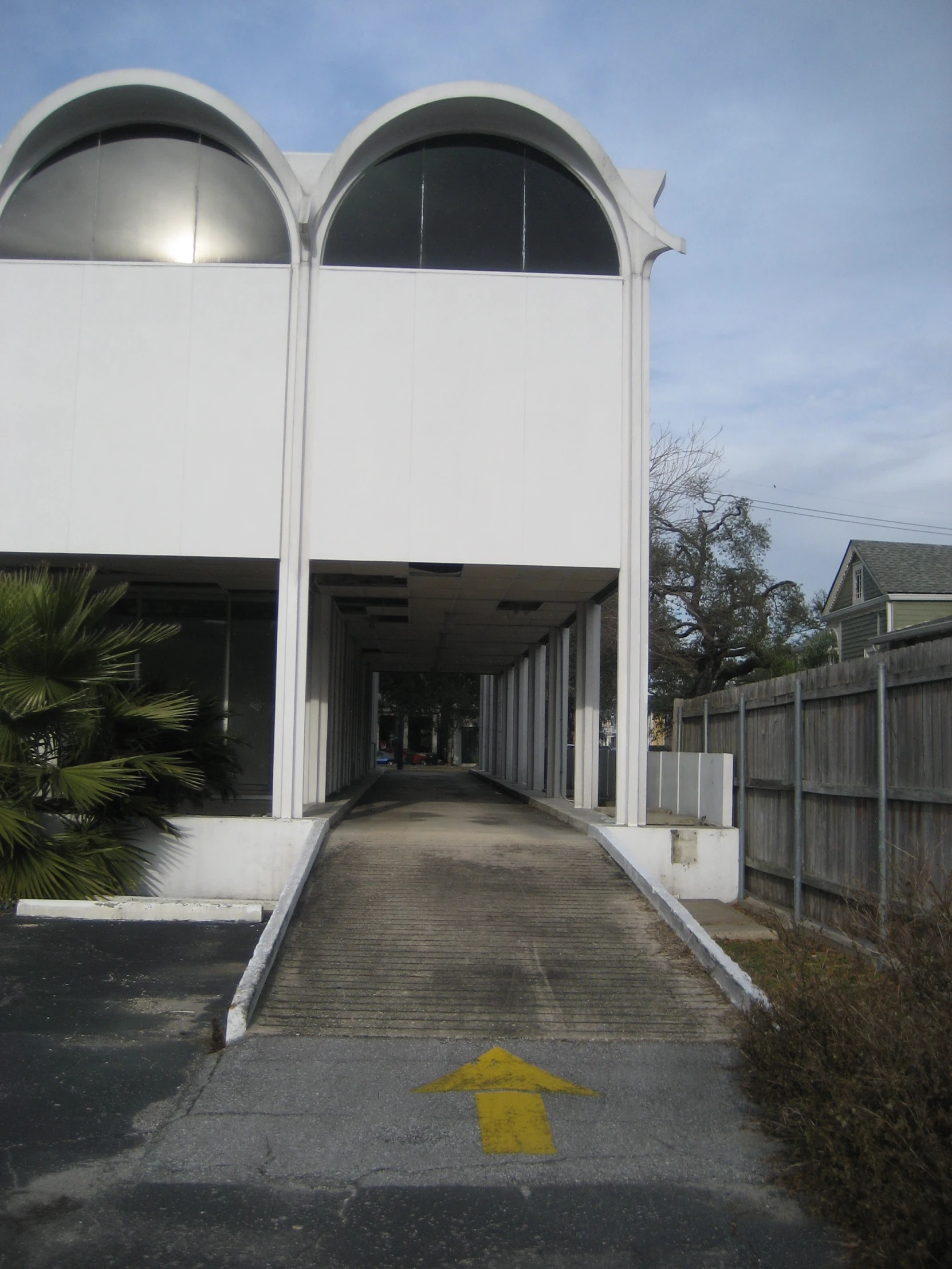 the walkway to the garage area is wide