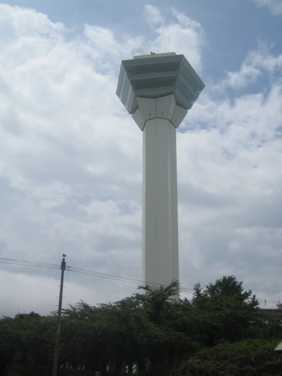 the large tower on the other side of the road has a roof