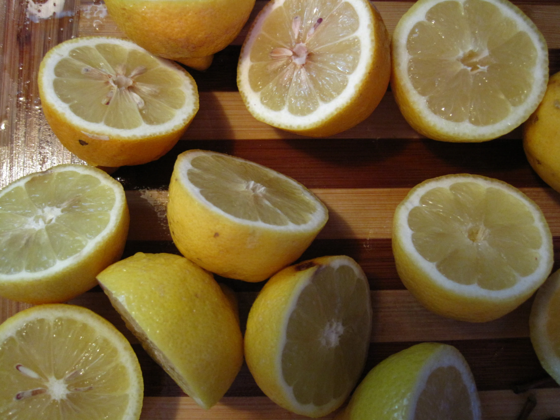 a close up of many lemons on a  board