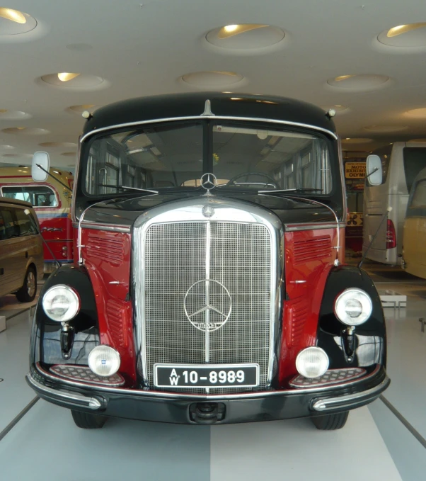 a classic bus that has the word mercedes on it