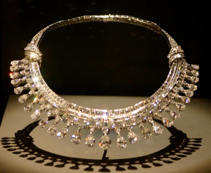 a beautiful necklace set sitting on top of a table