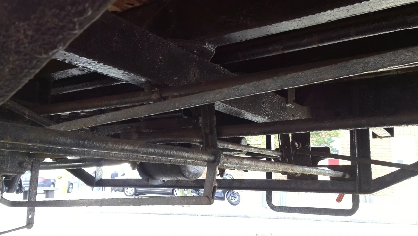 a close up of some metal beams and rails
