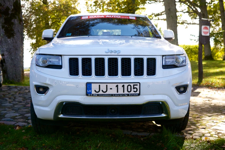 the jeep is parked on the street in front of a small building