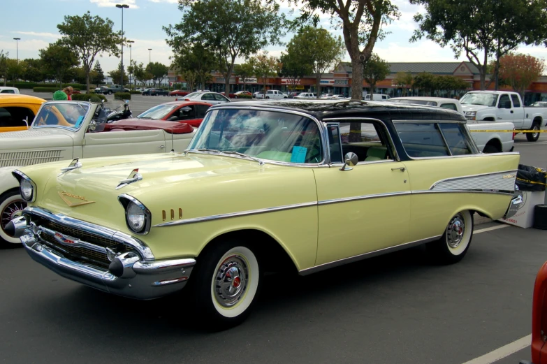 an antique station wagon car parked in a parking lot