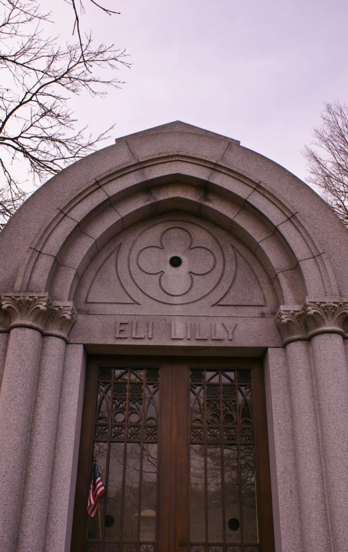 there is a large church door with carvings