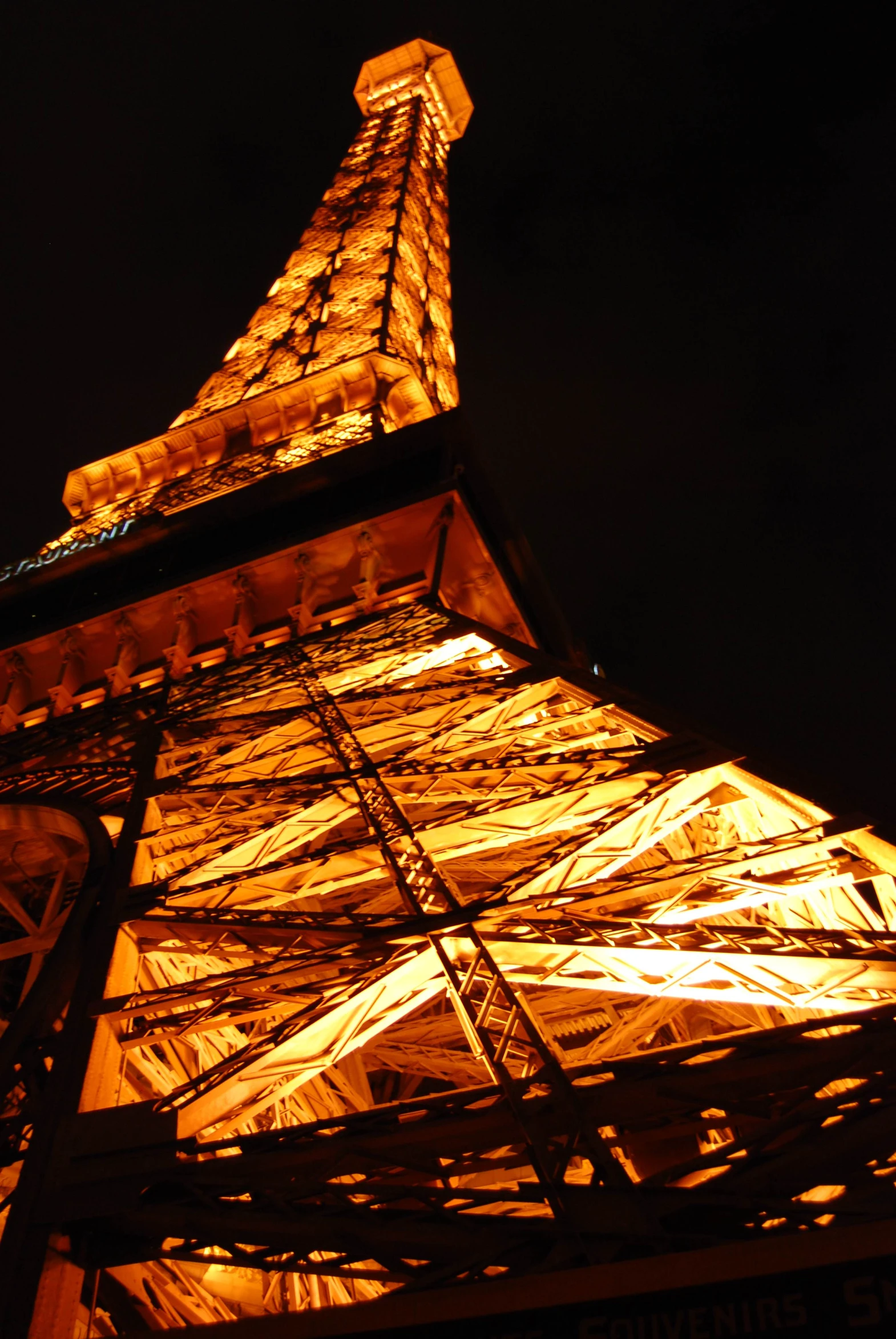 the eiffel tower lit up at night