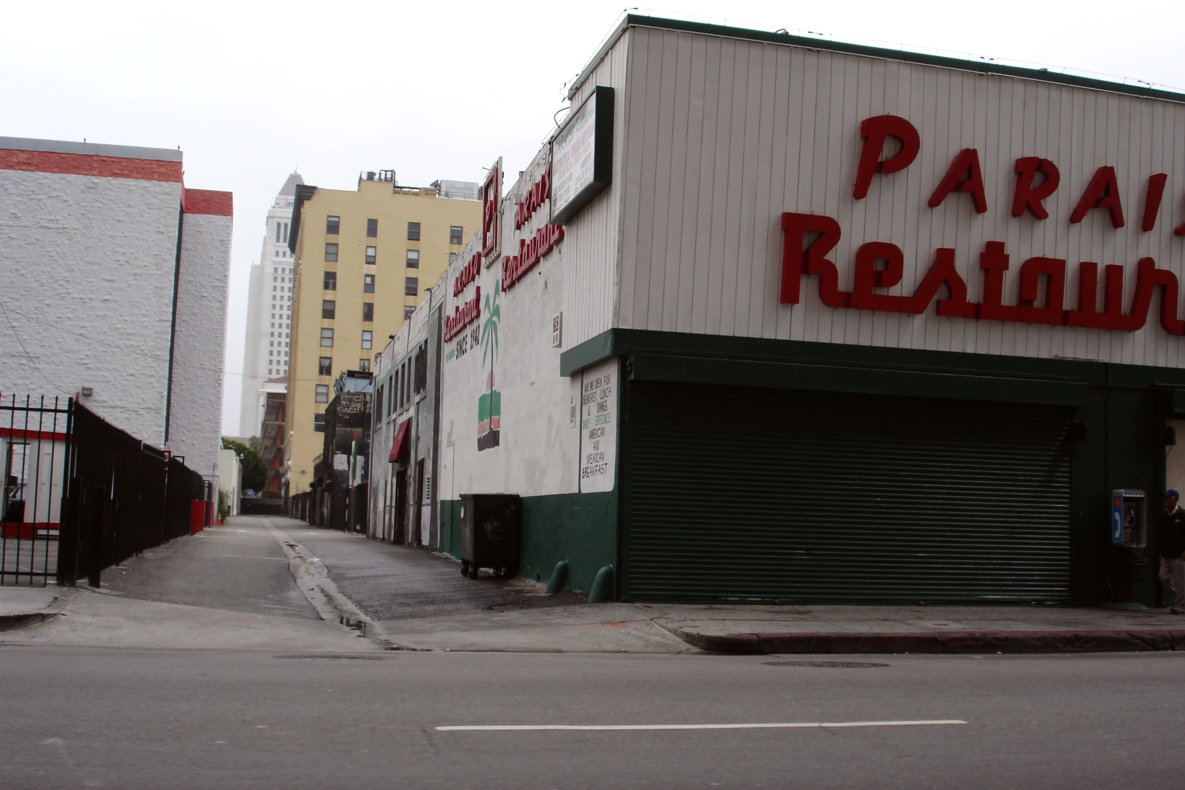 the exterior of a restaurant, called paraj's rollsaw