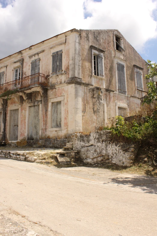 an old building is on a sunny day