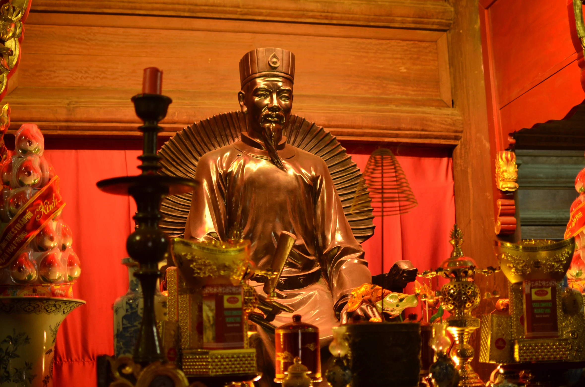 there is a gold statue sitting in front of a table