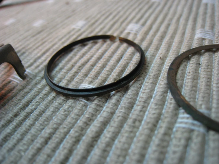 a pair of black rings with screwdrivers