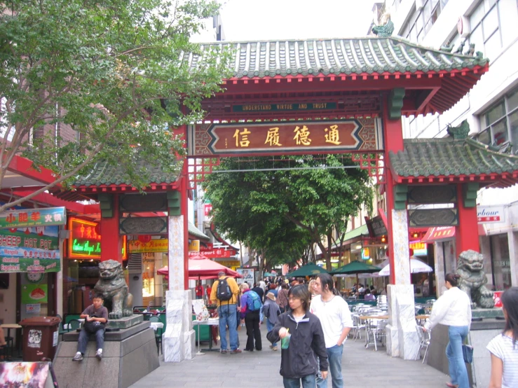 a large gate in front of some shops