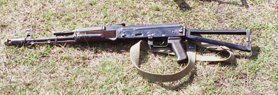 a rifle sitting on top of the ground