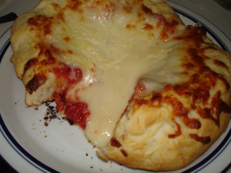 a cheese pizza that is on a plate