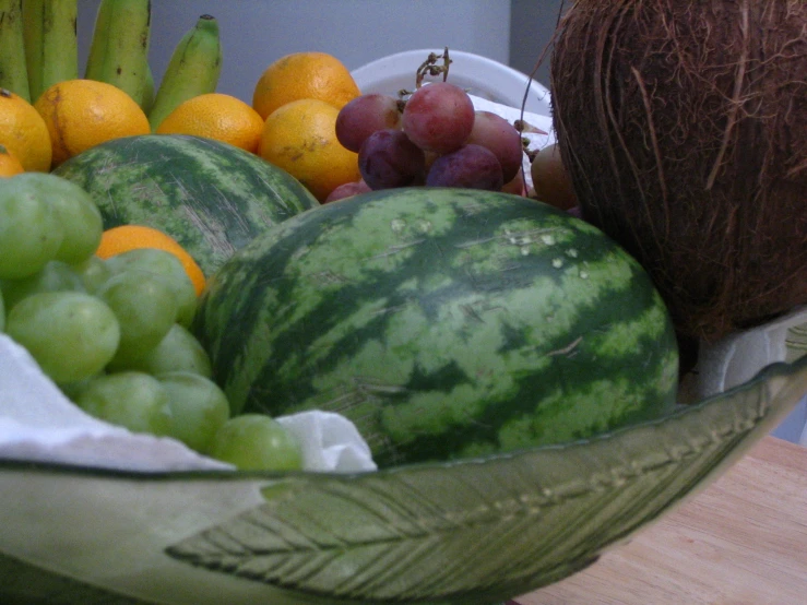 a bunch of fruit is laying in a bowl