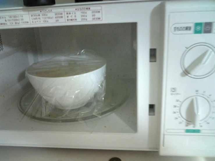 there is soing in this microwave that you can see
