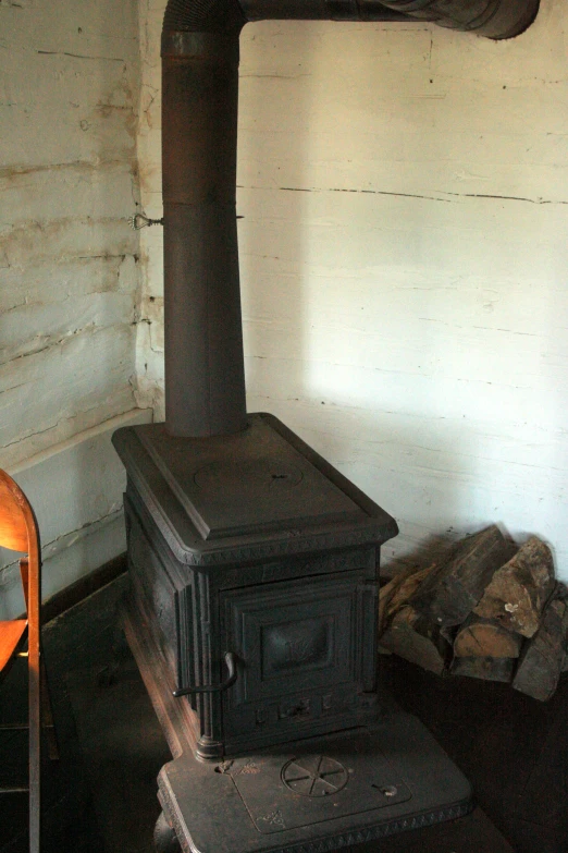 an antique stove is shown in a small corner