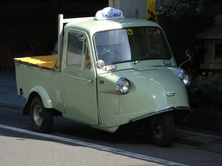 the truck is green with the sign blue on top