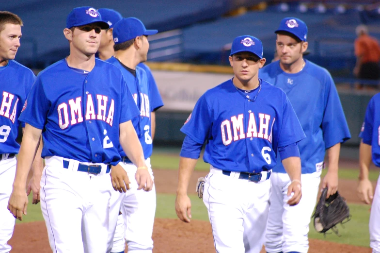 many professional baseball players are huddled together during a game