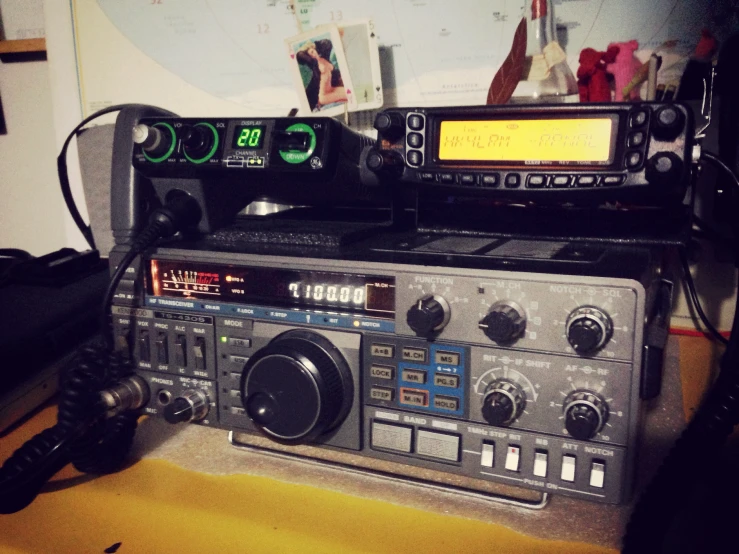 a radio and other electronics sitting on a table