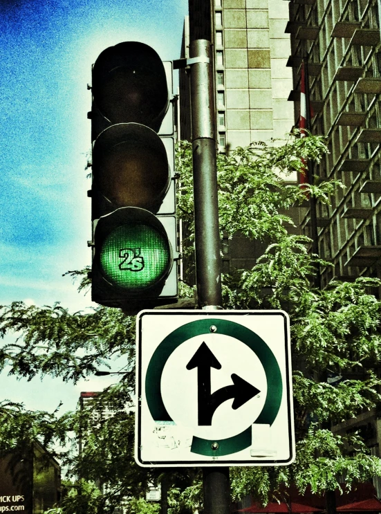 a traffic signal with an arrow pointing right