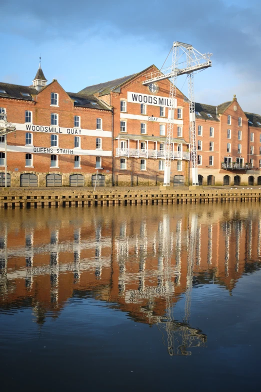 there is a crane on the building behind the water