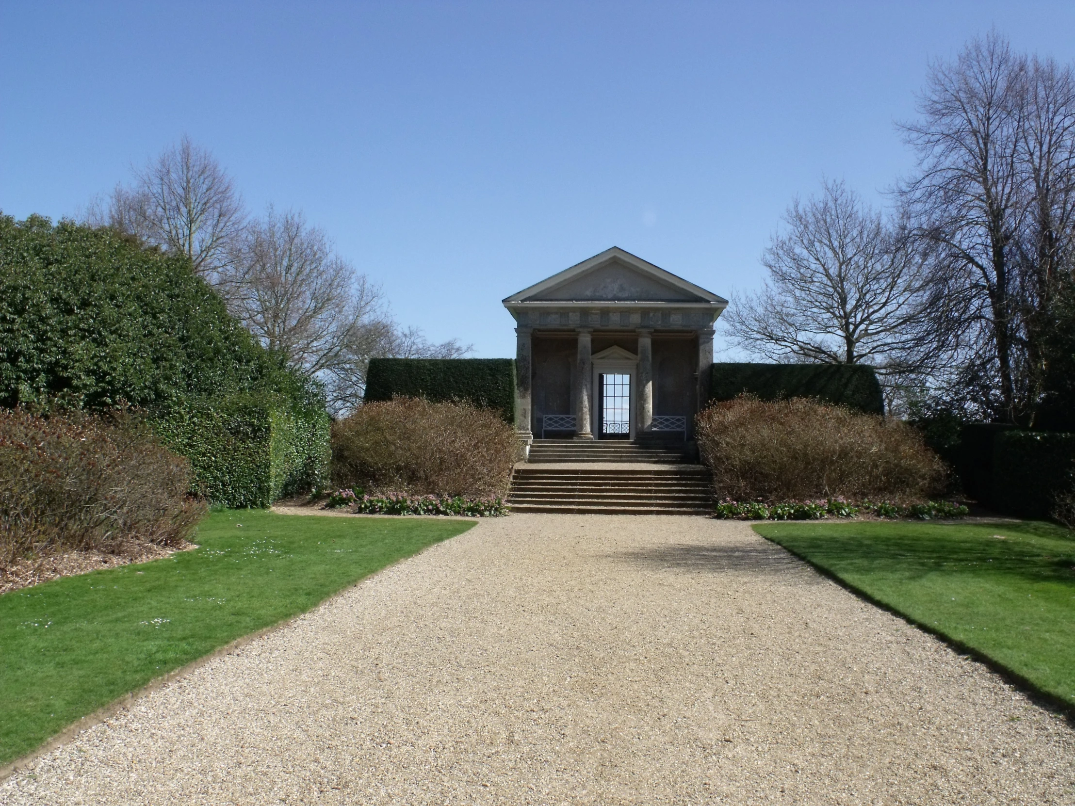 an outdoor building with some trees and shrubs