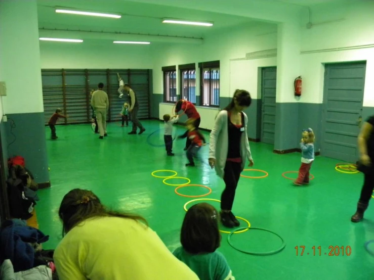 a group of s and adults playing in a gym