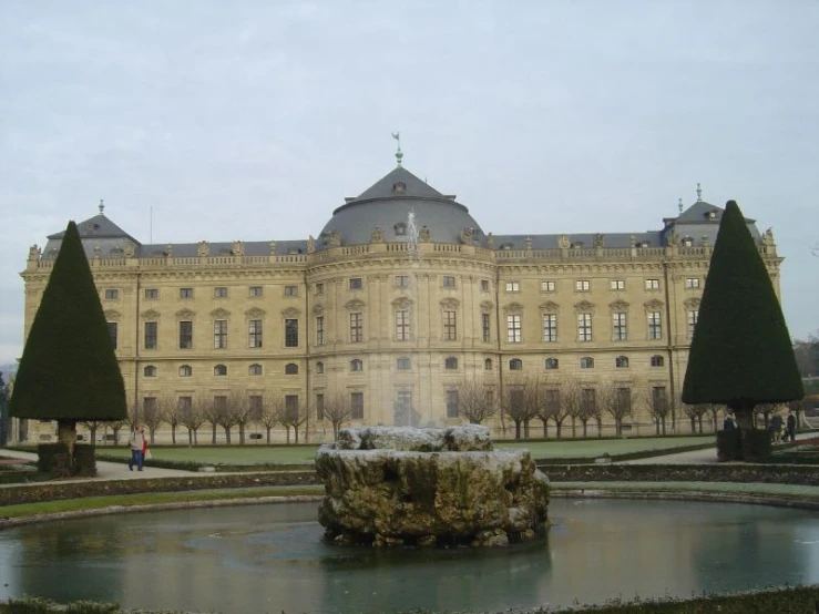 a fountain in the middle of a fountain on a pond