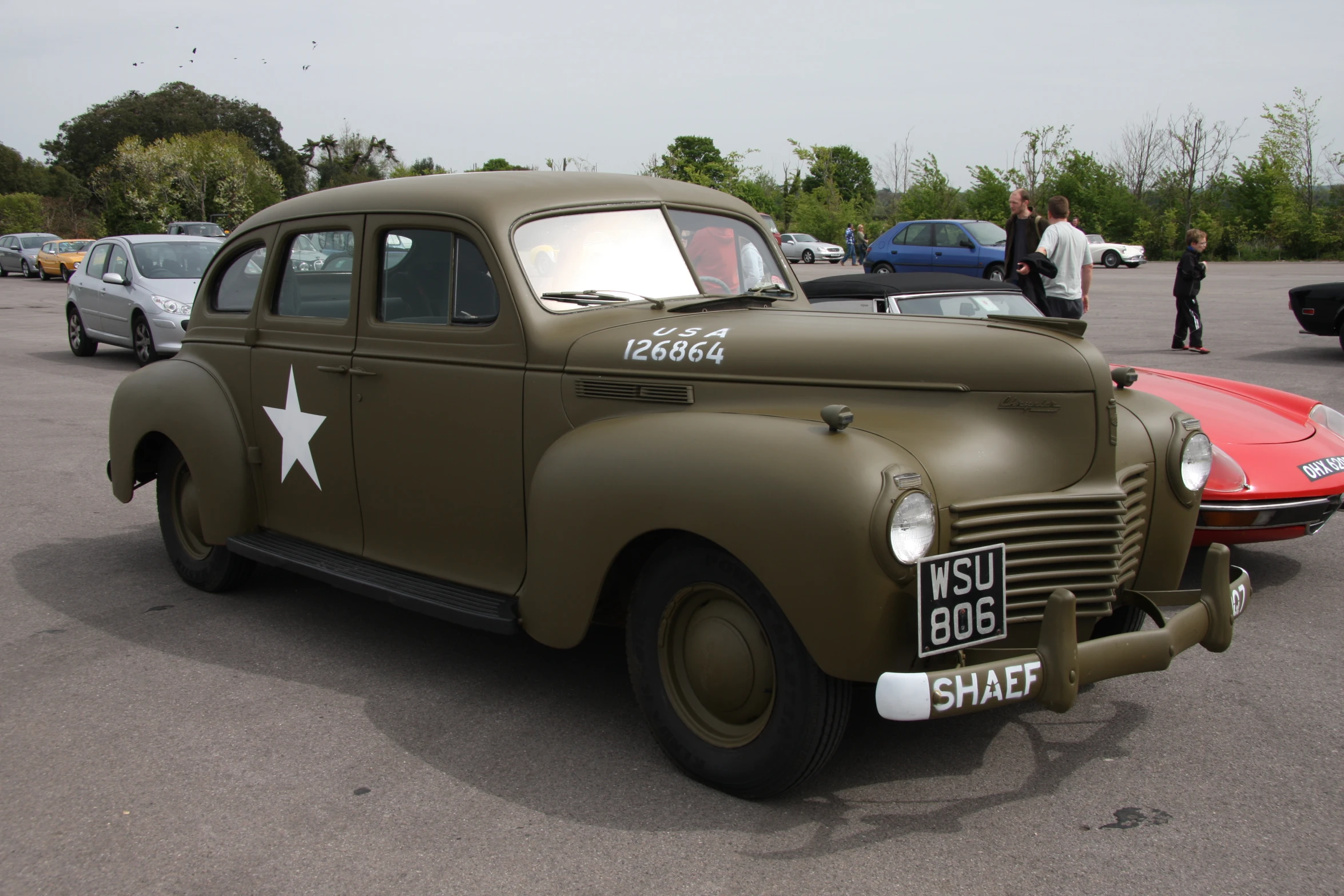 two old fashioned car's in a parking lot