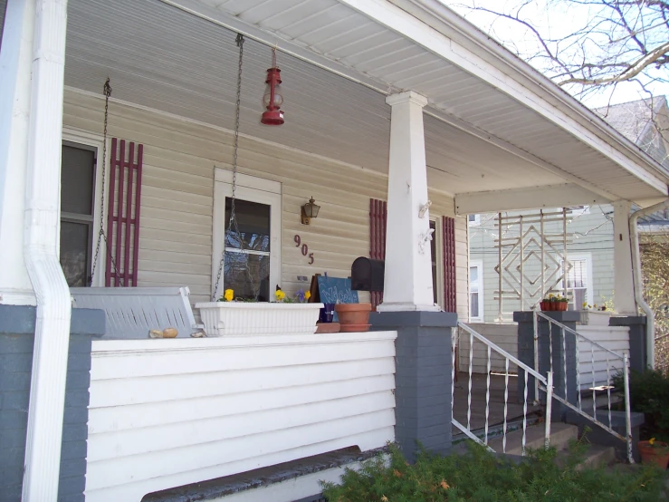 there is a porch that has a railing on the bottom of it