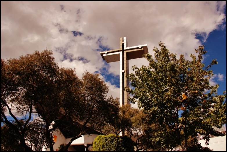 a cross in the middle of some trees