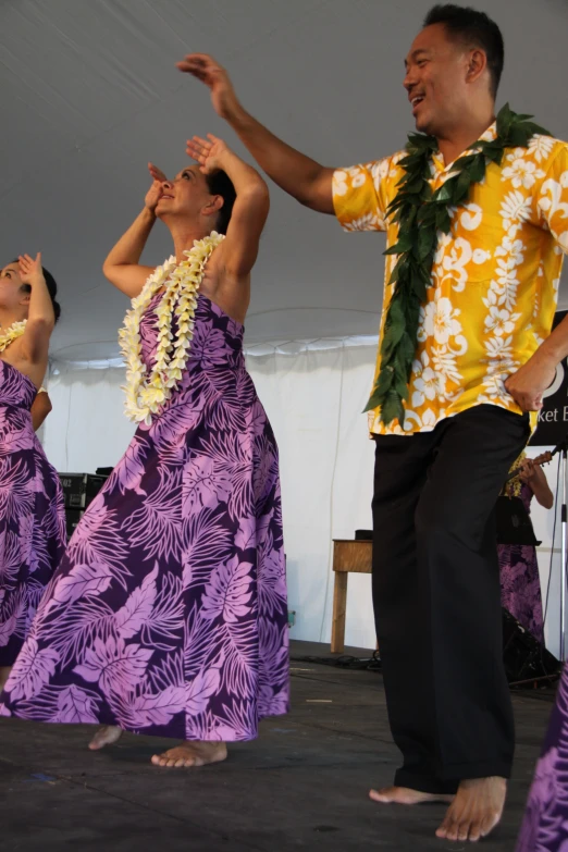 two hawaiian dancers performing a hawaiian dance with a hula skirt