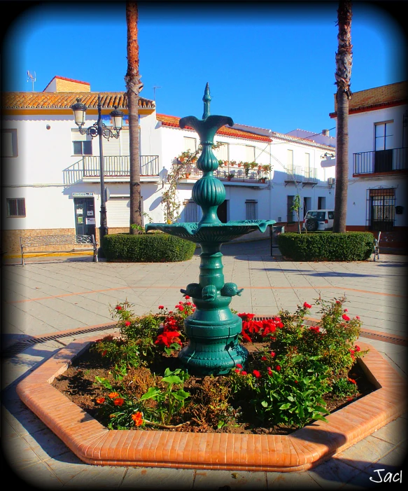 this is an old fashioned garden fountain in front of a el