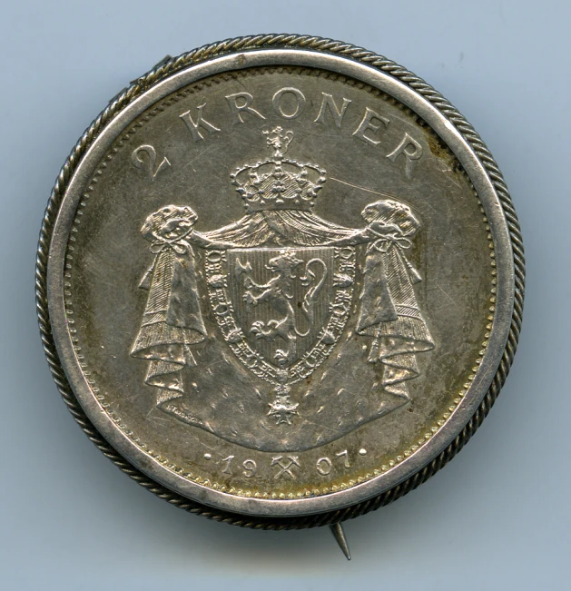 an obverse in an old looking coin has a crest