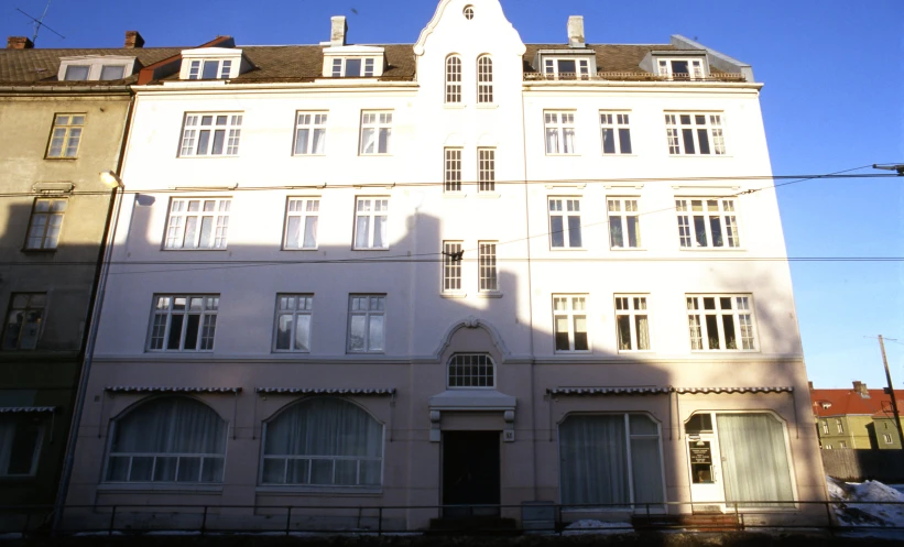 a long brick building with several balconies is shown