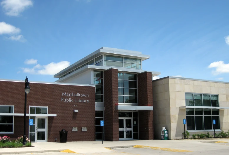 an old fashioned school building has the name vernon lake public liry on it's front