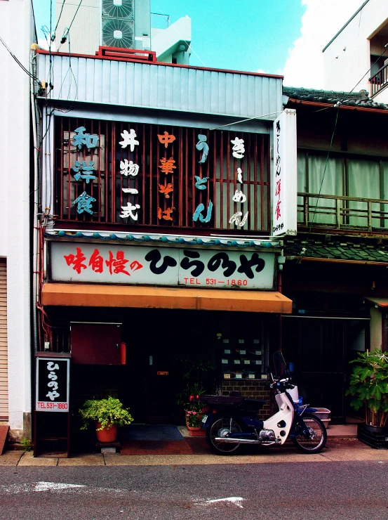 a motor bike is parked in front of a building