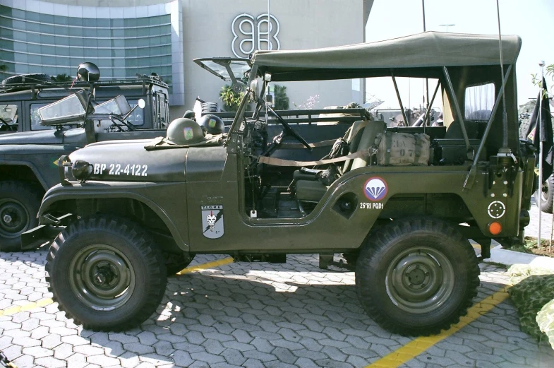 there is a military jeep that has an open top