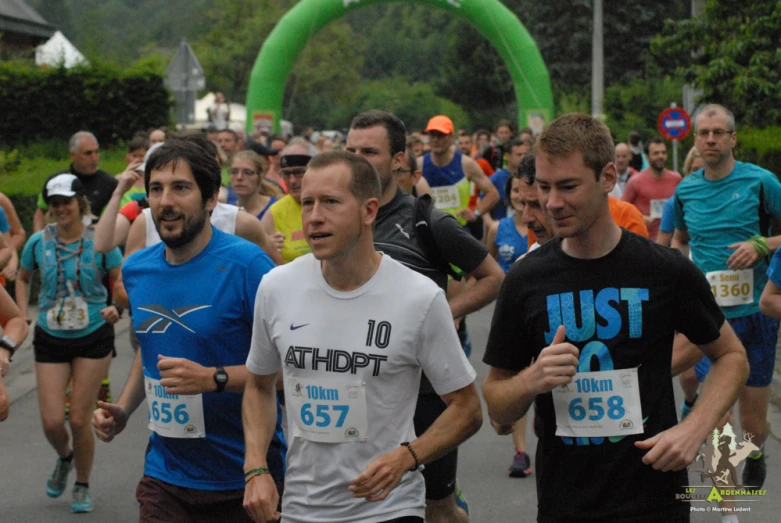 runners in the finish line at the marathon