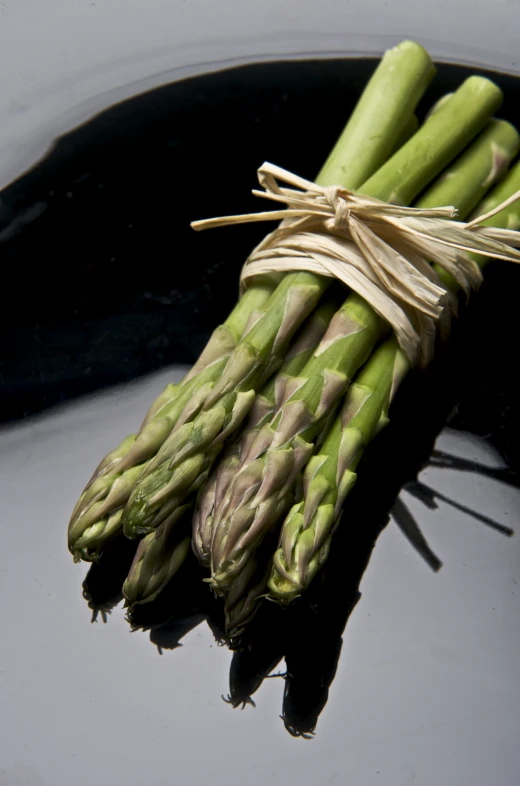 some asparagus sitting on top of a dle of water